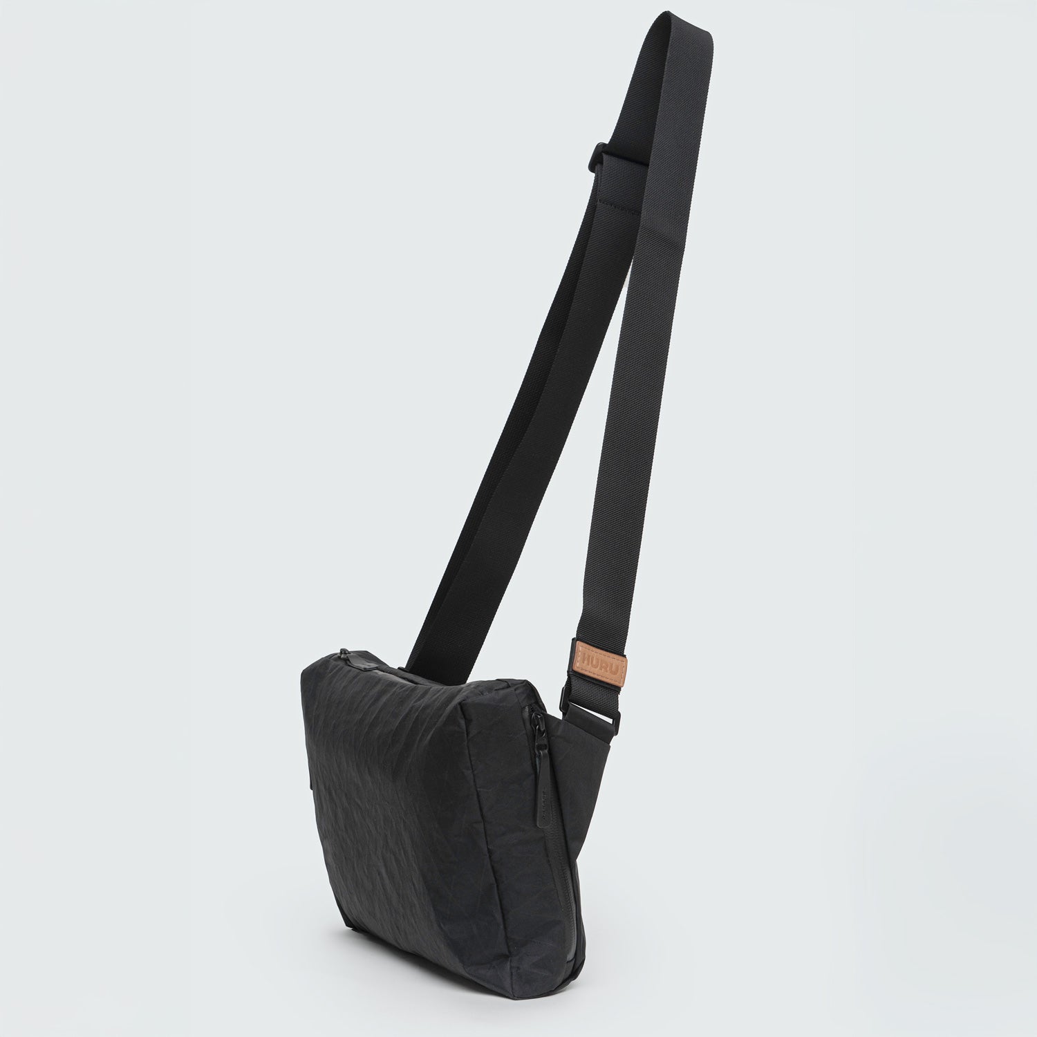 Adjustable shoulder strap on the HURU Crossbody